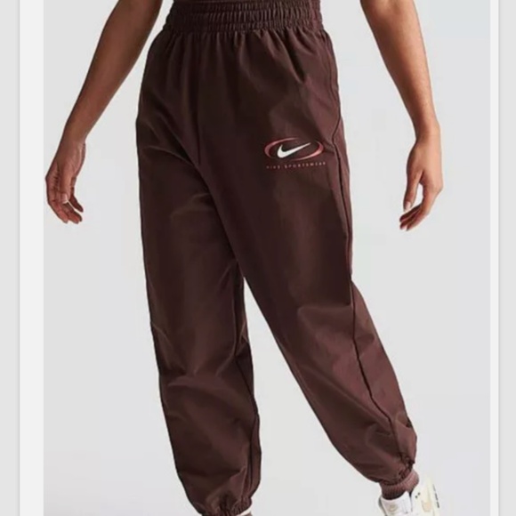 NWT Nike 2023 Loose Fit baggy nylon Jogger women's size S burgundy school - Picture 1 of 16